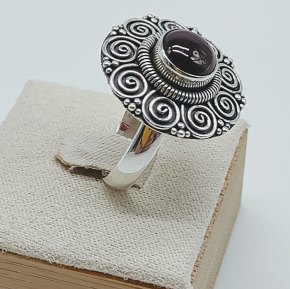 Vintage Sterling Silver Red Garnet Cocktail Ring - Picture 4 of 11